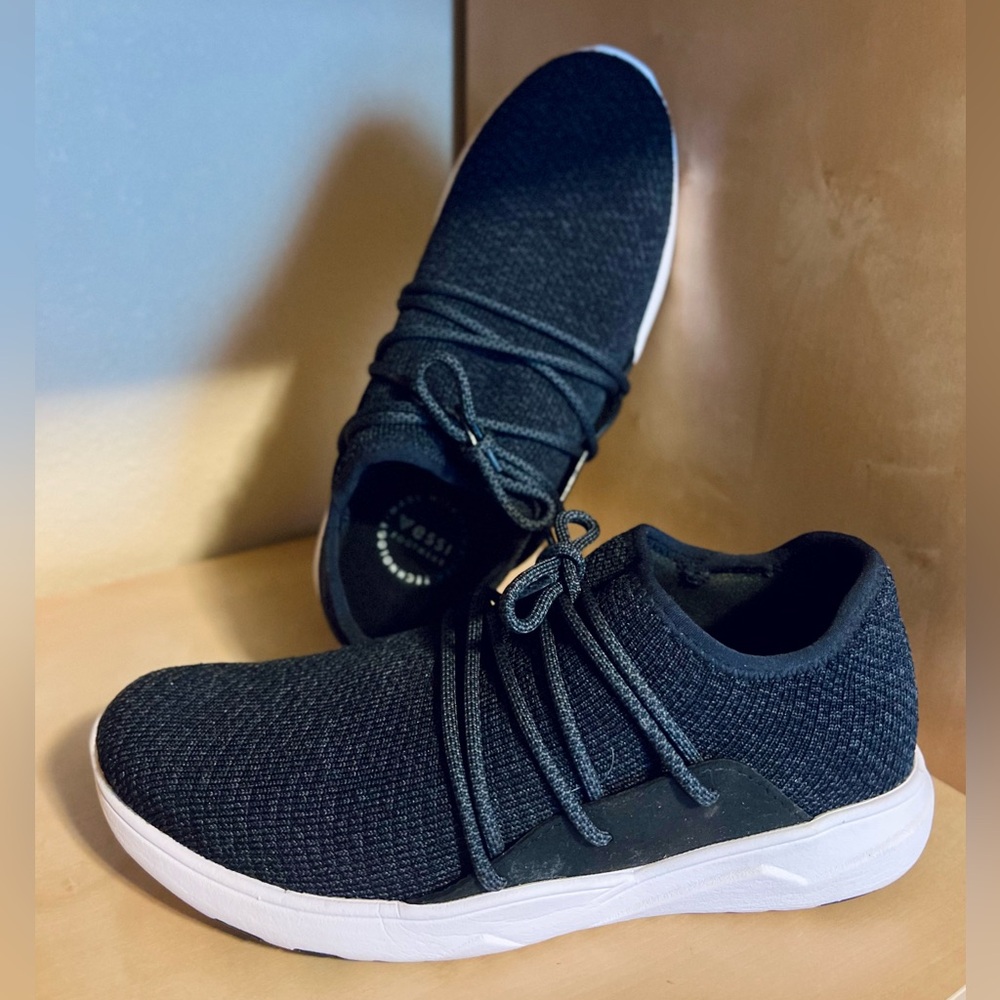 Vessi Cityscape Ultra Lightweight Waterproof Knit Sneakers in grey/black size 8 - Picture 2 of 8